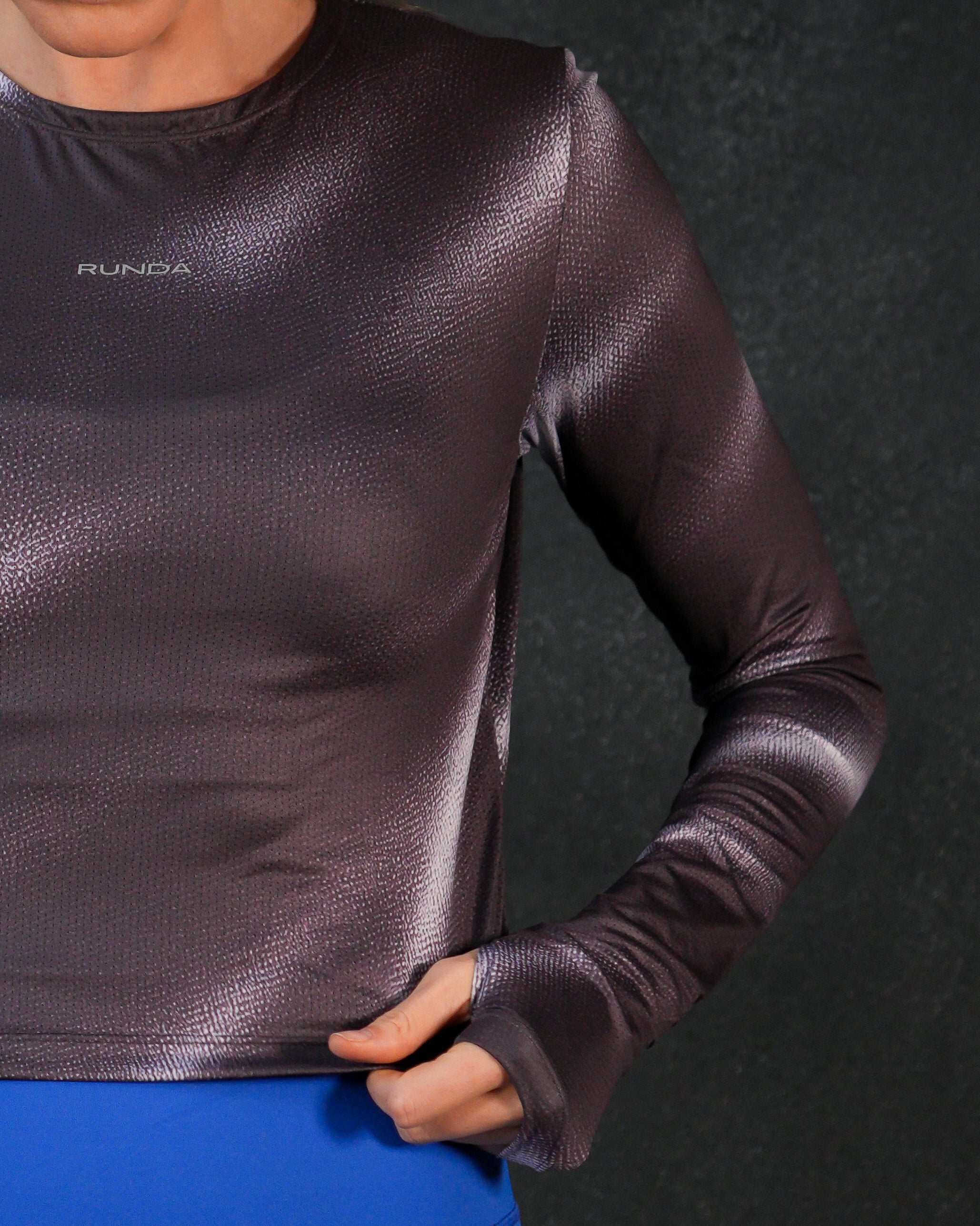 POLERA MANGA LARGA FLUIDO NEGRA