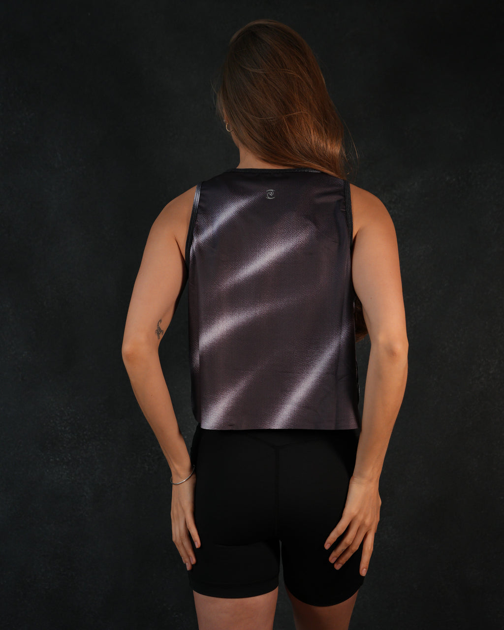 POLERA SIN MANGAS FLUIDO NEGRO