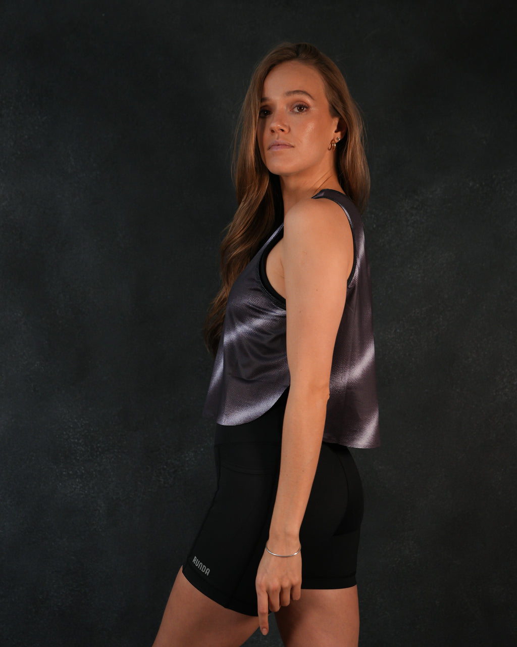 POLERA SIN MANGAS FLUIDO NEGRO